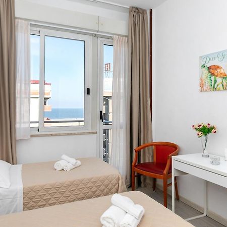 Hotel La Perla Rimini Exterior photo