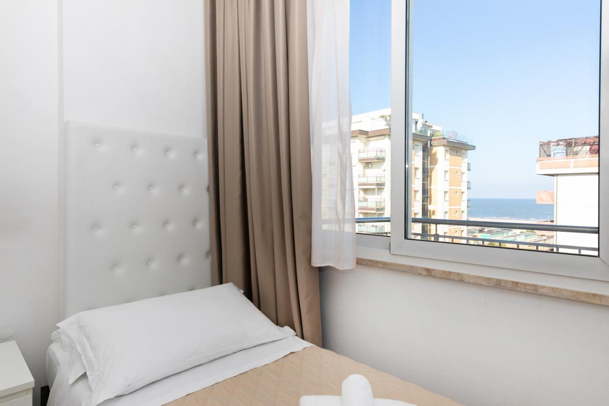 Hotel La Perla Rimini Exterior photo