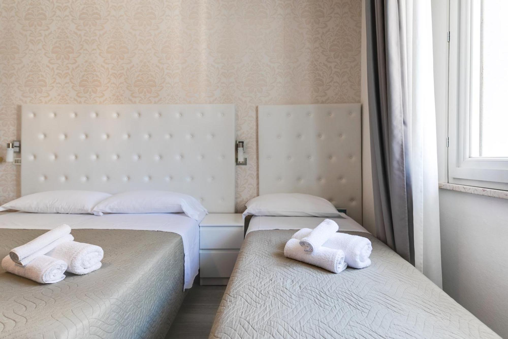 Hotel La Perla Rimini Exterior photo