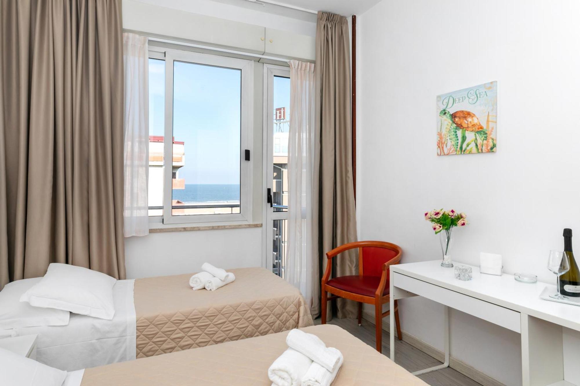 Hotel La Perla Rimini Exterior photo