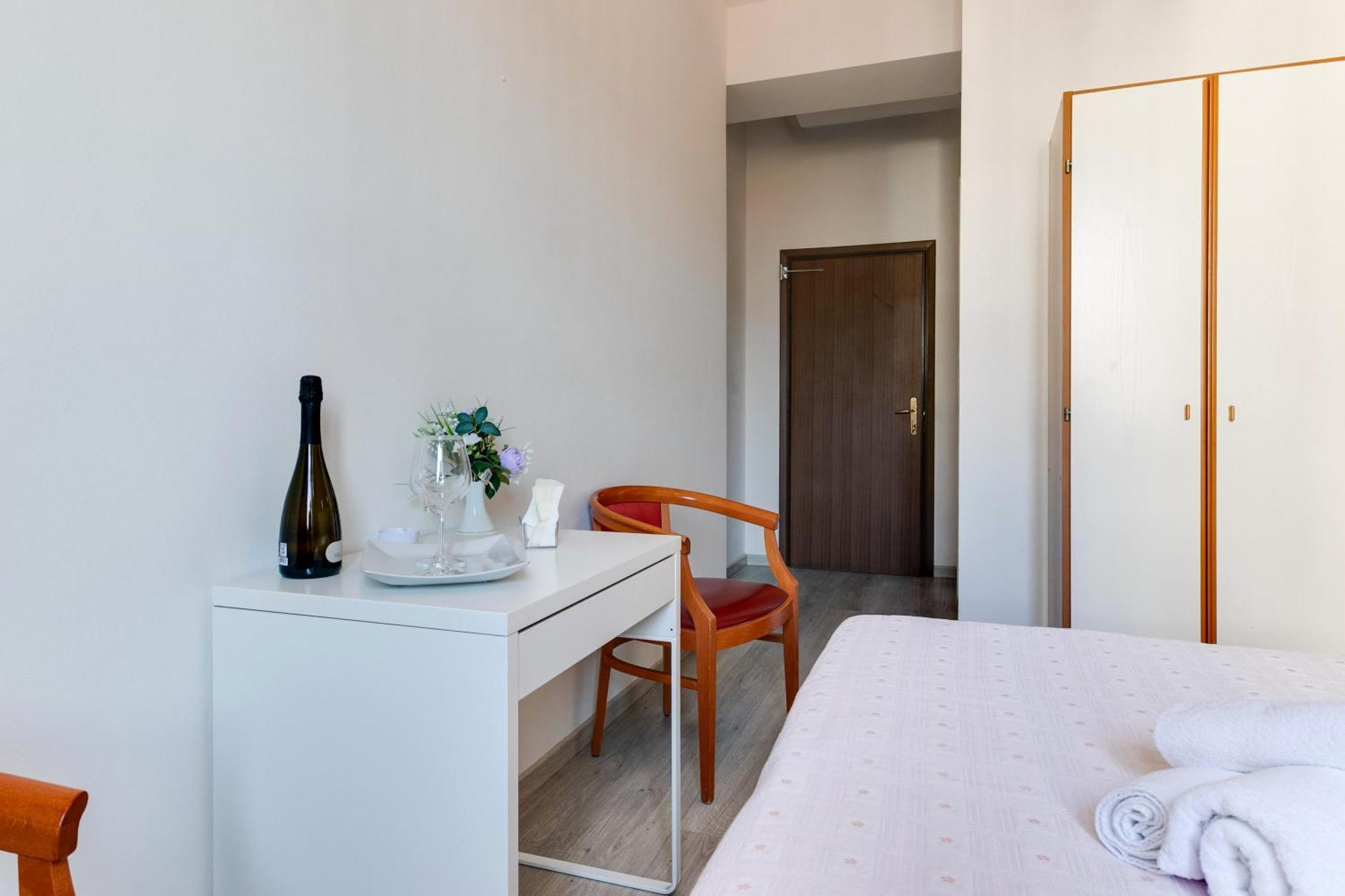 Hotel La Perla Rimini Exterior photo