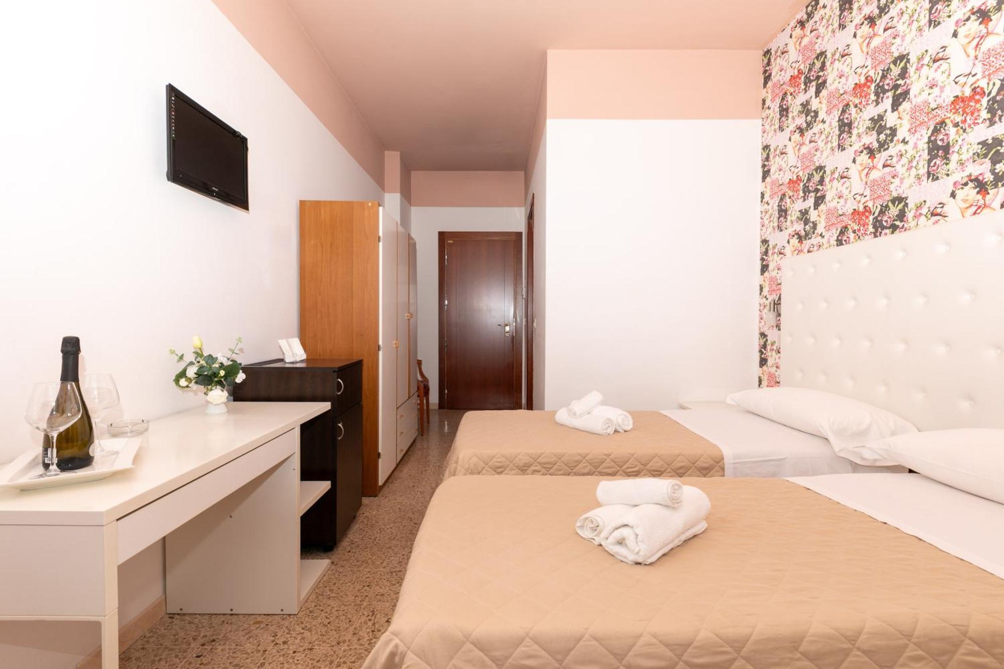 Hotel La Perla Rimini Exterior photo