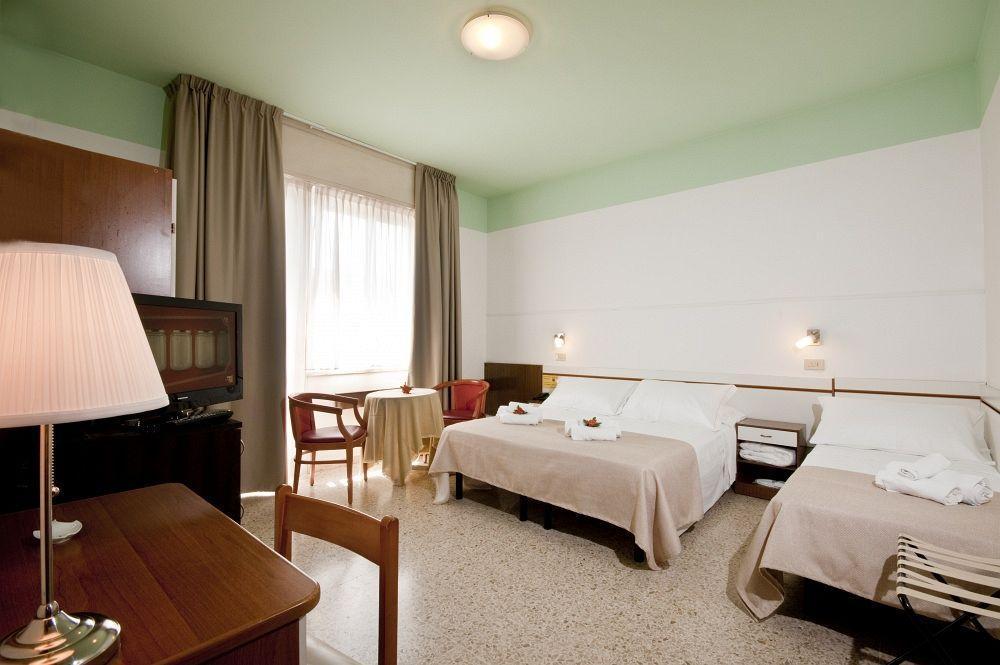 Hotel La Perla Rimini Exterior photo
